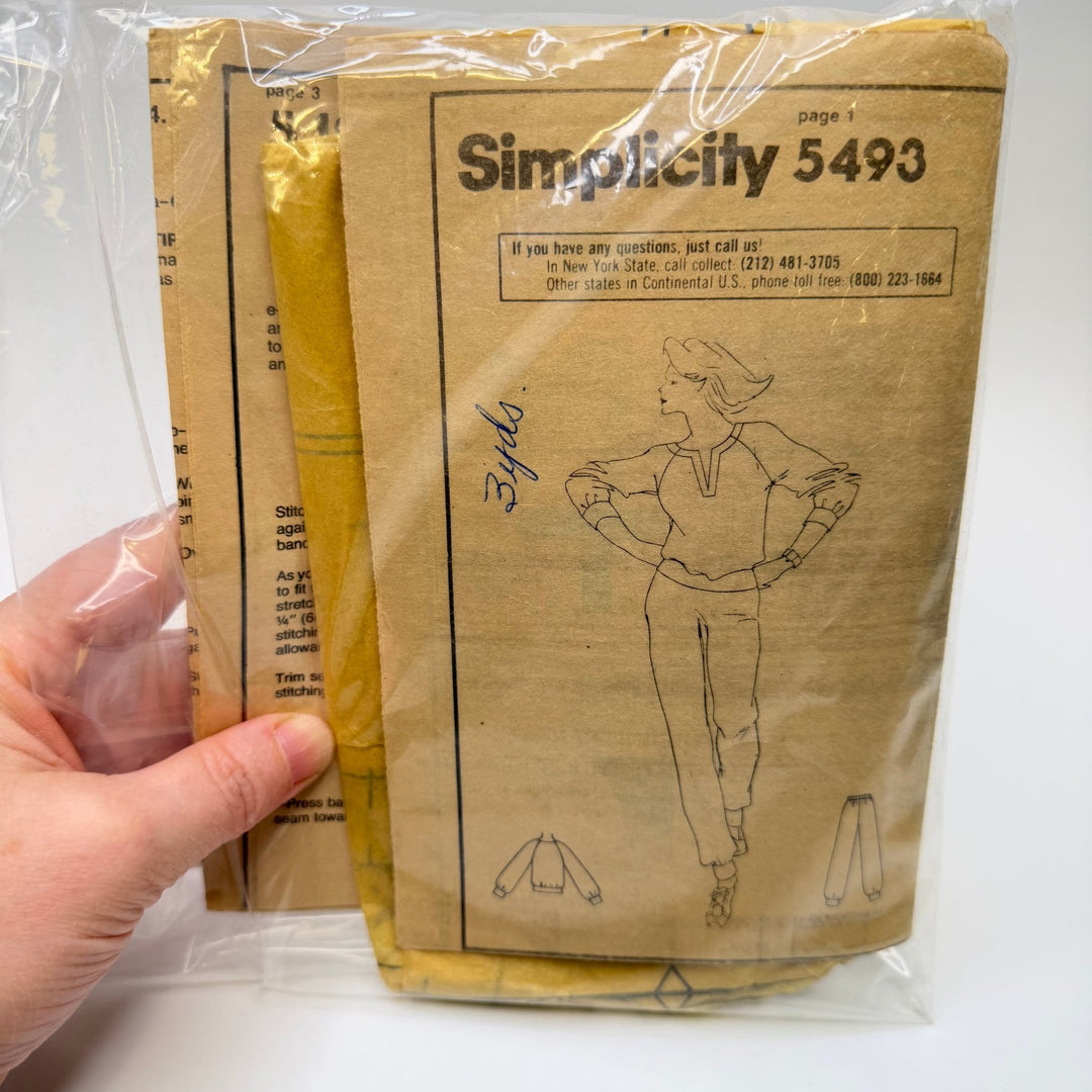 Sewing Pattern - Womenswear - Simplicity 5493 - True Deadstock supplies Fabric by private - Sustainable Textile | FABCYCLE