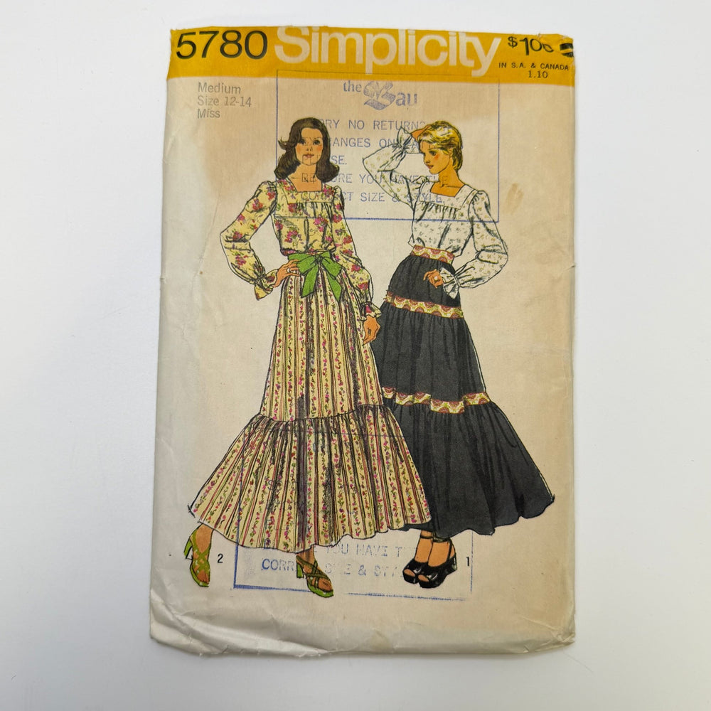 Sewing Pattern - Womenswear - Simplicity 5780 - True Deadstock supplies Fabric by private - Sustainable Textile | FABCYCLE