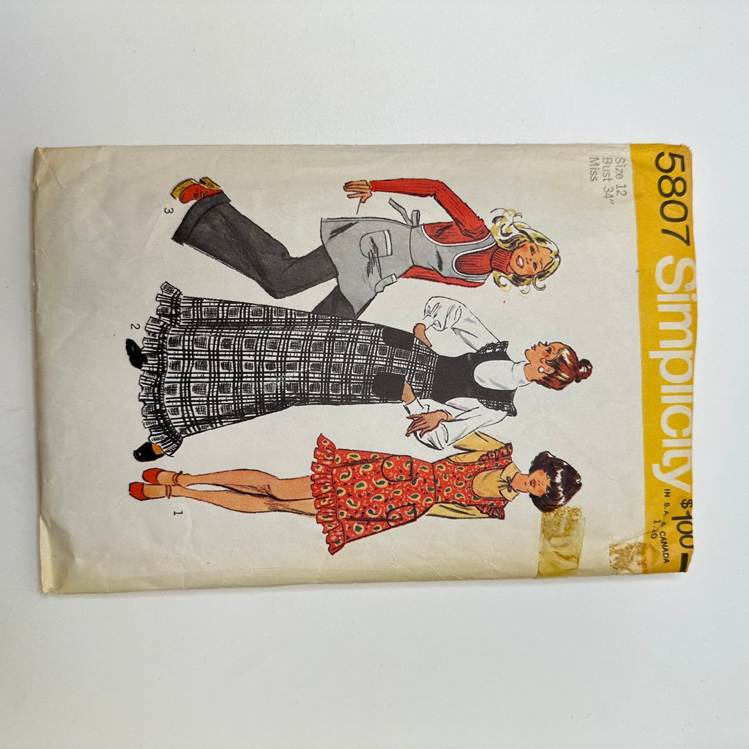 Sewing Pattern - Womenswear - Simplicity 5807 - True Deadstock supplies Fabric by private - Sustainable Textile | FABCYCLE
