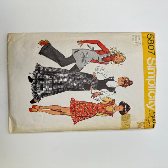 Sewing Pattern - Womenswear - Simplicity 5807 - True Deadstock supplies Fabric by private - Sustainable Textile | FABCYCLE