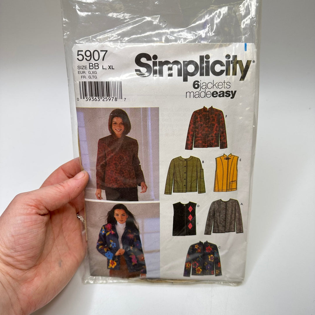Sewing Pattern - Womenswear - Simplicity 5907 - True Deadstock supplies Fabric by private - Sustainable Textile | FABCYCLE