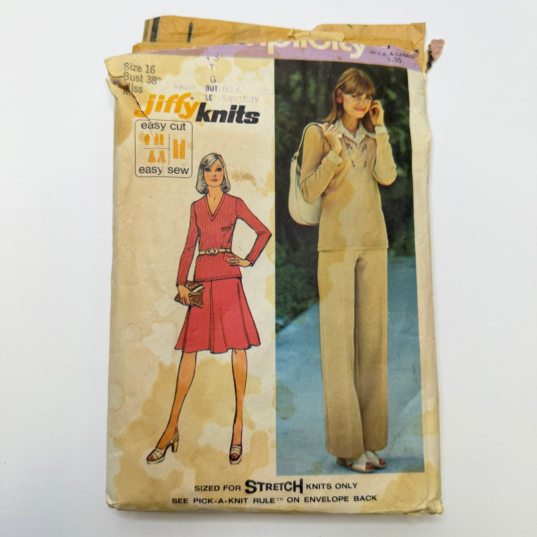 Sewing Pattern - Womenswear - Simplicity 6498 - True Deadstock supplies Fabric by private - Sustainable Textile | FABCYCLE