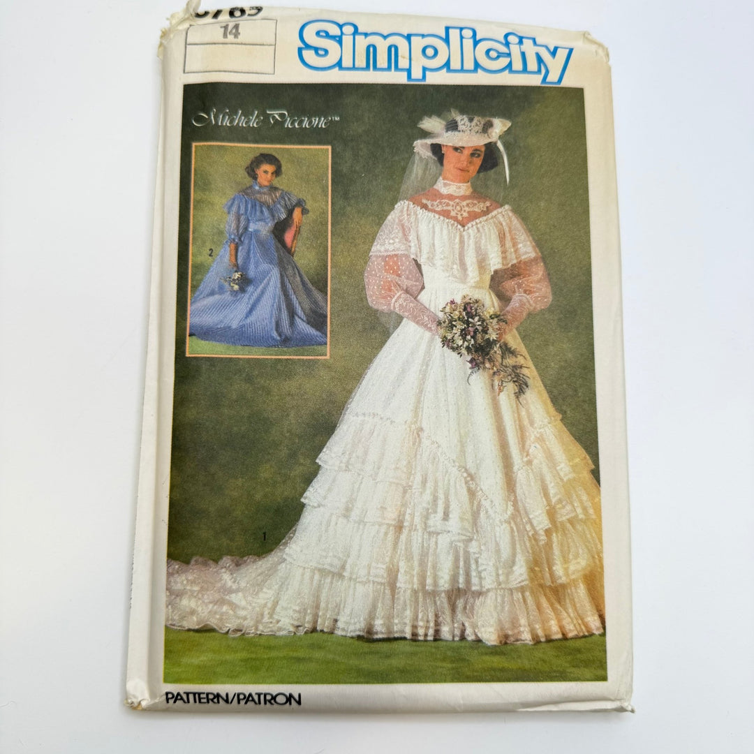Sewing Pattern - Womenswear - Simplicity 6765 - True Deadstock supplies Fabric by private - Sustainable Textile | FABCYCLE
