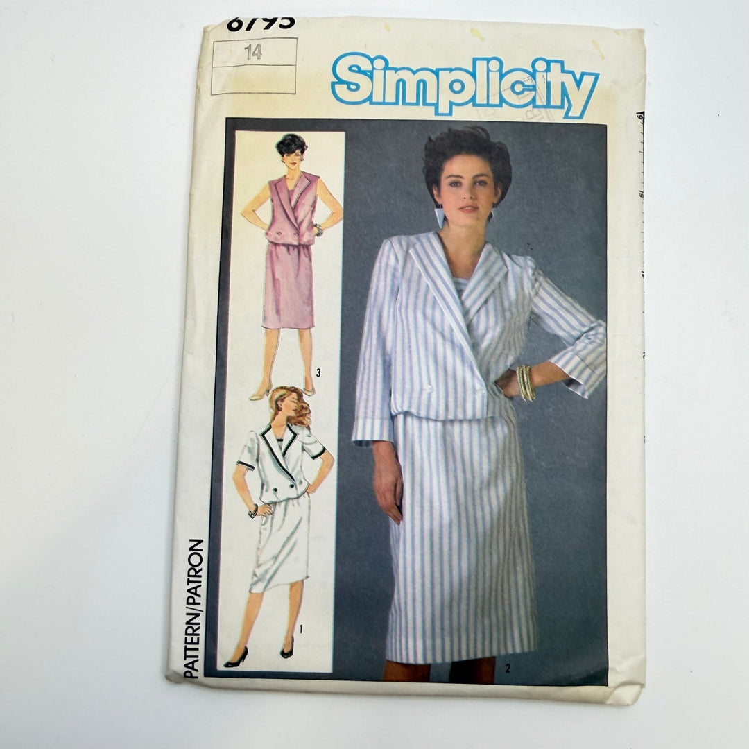 Sewing Pattern - Womenswear - Simplicity 6795 - True Deadstock supplies Fabric by private - Sustainable Textile | FABCYCLE