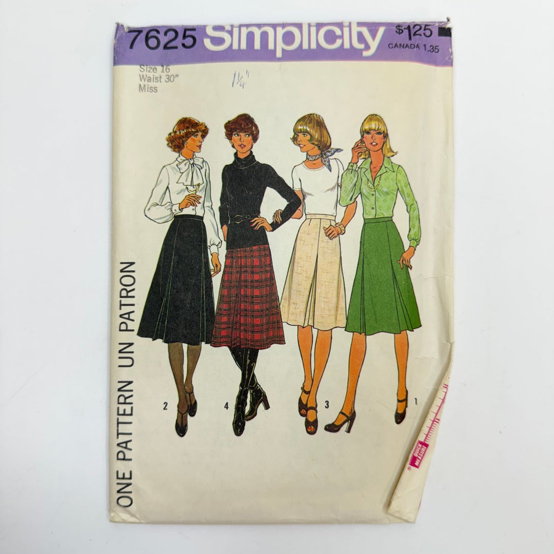 Sewing Pattern - Womenswear - Simplicity 7625 - True Deadstock supplies Fabric by private - Sustainable Textile | FABCYCLE