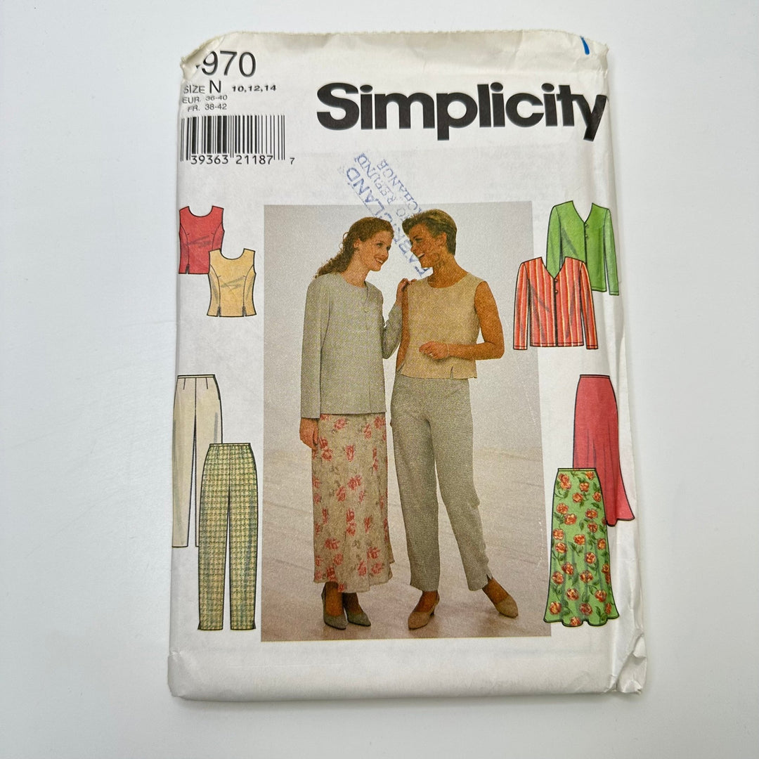 Sewing Pattern - Womenswear - Simplicity 7970 - True Deadstock supplies Fabric by private - Sustainable Textile | FABCYCLE