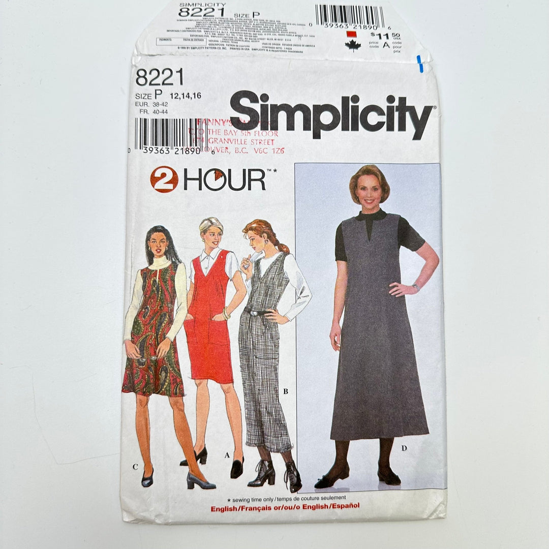 Sewing Pattern - Womenswear - Simplicity 8221 - True Deadstock supplies Fabric by private - Sustainable Textile | FABCYCLE