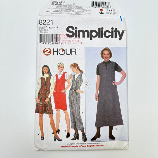 Sewing Pattern - Womenswear - Simplicity 8221 - True Deadstock supplies Fabric by private - Sustainable Textile | FABCYCLE