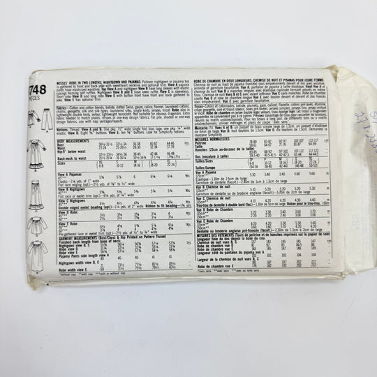 Sewing Pattern - Womenswear - Simplicity 8748 - True Deadstock supplies Fabric by private - Sustainable Textile | FABCYCLE