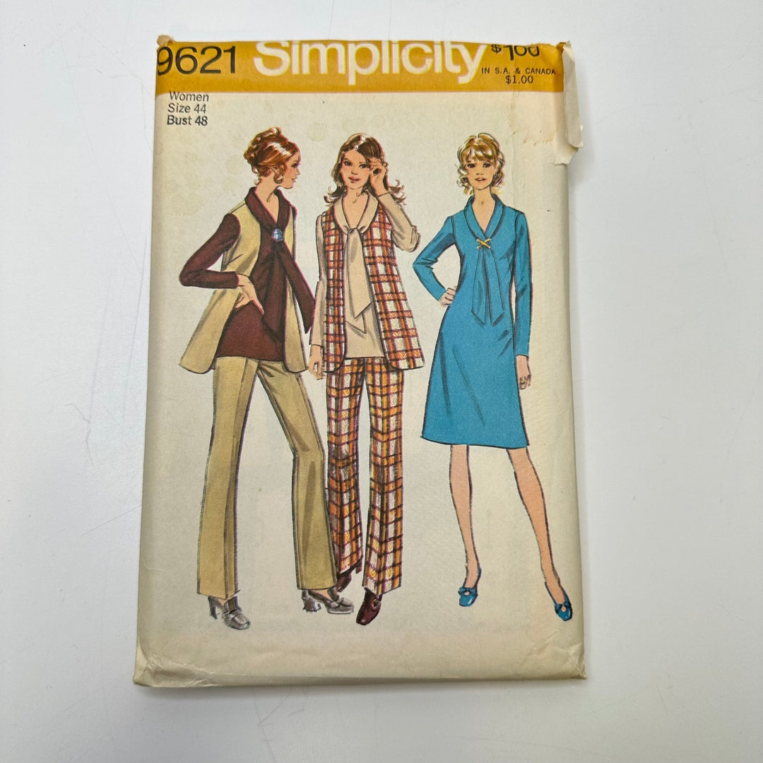 Sewing Pattern - Womenswear - Simplicity 9621 - True Deadstock supplies Fabric by private - Sustainable Textile | FABCYCLE