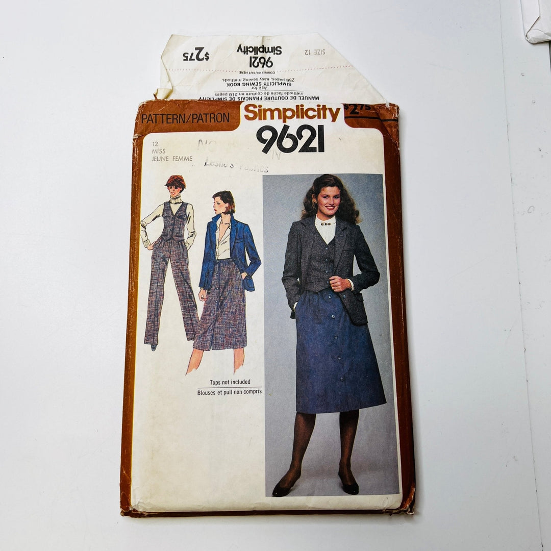 Sewing Pattern - Womenswear - Simplicity 9621 - True Deadstock supplies Fabric by private - Sustainable Textile | FABCYCLE