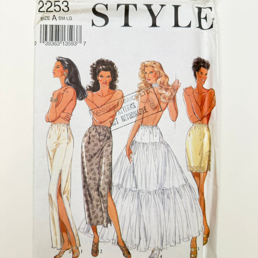 Sewing Pattern - Womenswear - Style 2253 - True Deadstock supplies Fabric by private - Sustainable Textile | FABCYCLE