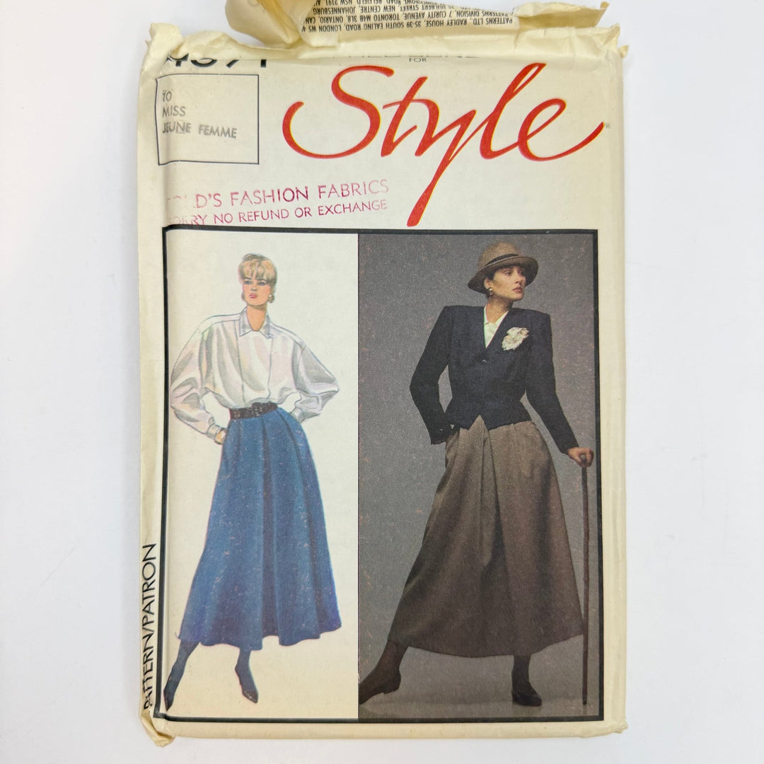 Sewing Pattern - Womenswear - Style 4891 - True Deadstock supplies Fabric by private - Sustainable Textile | FABCYCLE