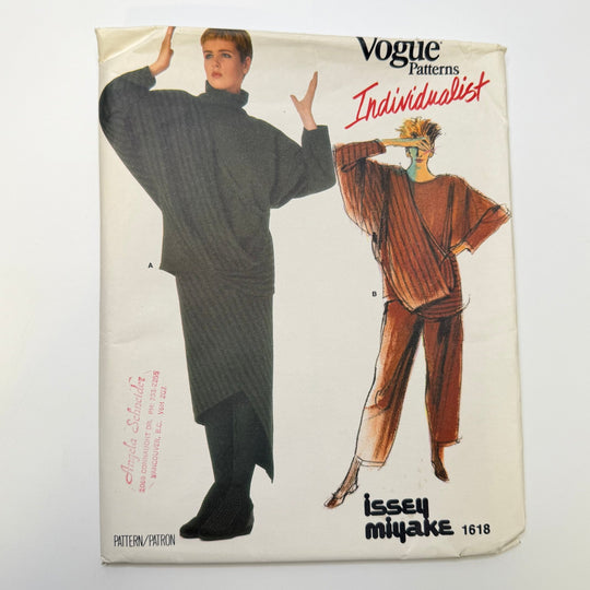 Sewing Pattern - Womenswear - Vogue 1618 - True Deadstock supplies Fabric by private - Sustainable Textile | FABCYCLE