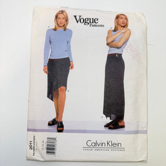 Sewing Pattern - Womenswear - Vogue 2011 - True Deadstock supplies Fabric by private - Sustainable Textile | FABCYCLE