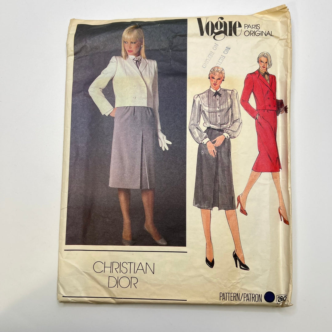 Sewing Pattern - Womenswear - Vogue 2601 - True Deadstock supplies Fabric by private - Sustainable Textile | FABCYCLE