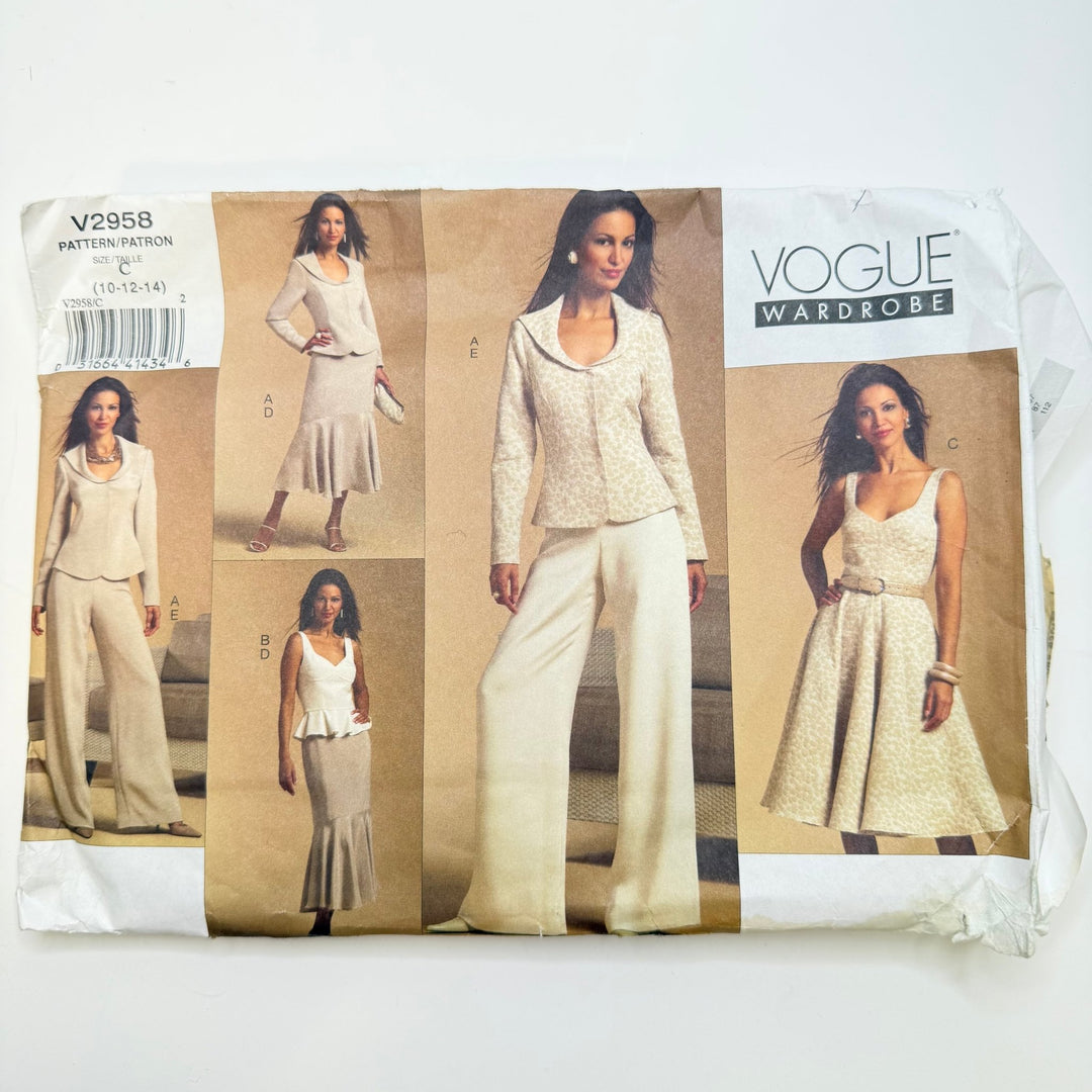 Sewing Pattern - Womenswear - Vogue 2958 - True Deadstock supplies Fabric by private - Sustainable Textile | FABCYCLE
