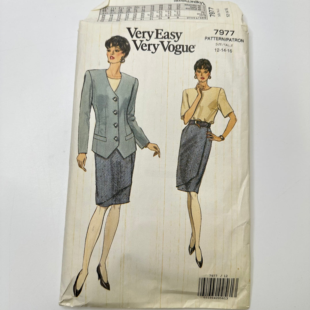 Sewing Pattern - Womenswear - Vogue 7977 - True Deadstock supplies Fabric by private - Sustainable Textile | FABCYCLE