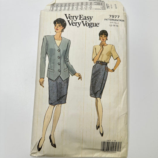 Sewing Pattern - Womenswear - Vogue 7977 - True Deadstock supplies Fabric by private - Sustainable Textile | FABCYCLE