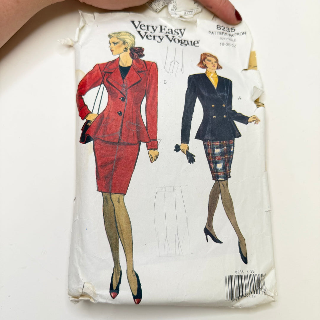 Sewing Pattern - Womenswear - Vogue 8235 - True Deadstock supplies Fabric by private - Sustainable Textile | FABCYCLE