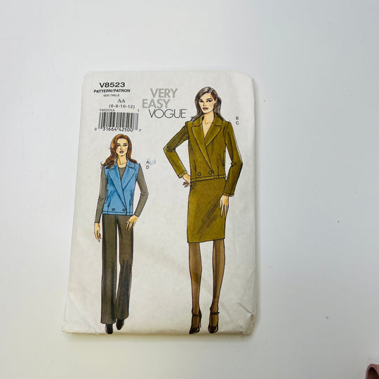 Sewing Pattern - Womenswear - Vogue 8523 - True Deadstock supplies Fabric by private - Sustainable Textile | FABCYCLE