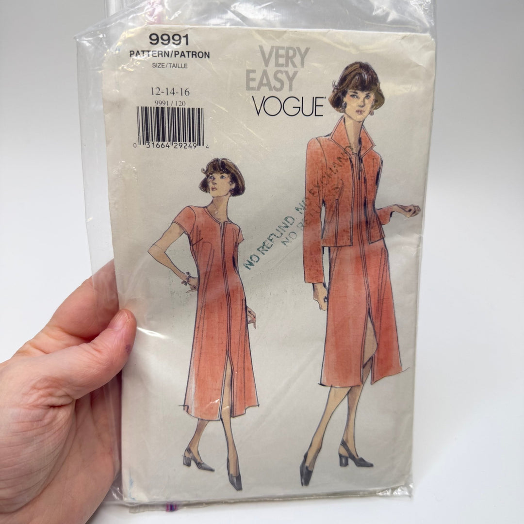 Sewing Pattern - Womenswear - Vogue 9991 - True Deadstock supplies Fabric by private - Sustainable Textile | FABCYCLE