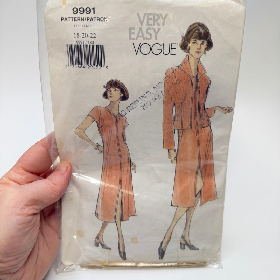 Sewing Pattern - Womenswear - Vogue 9991 - True Deadstock supplies Fabric by private - Sustainable Textile | FABCYCLE