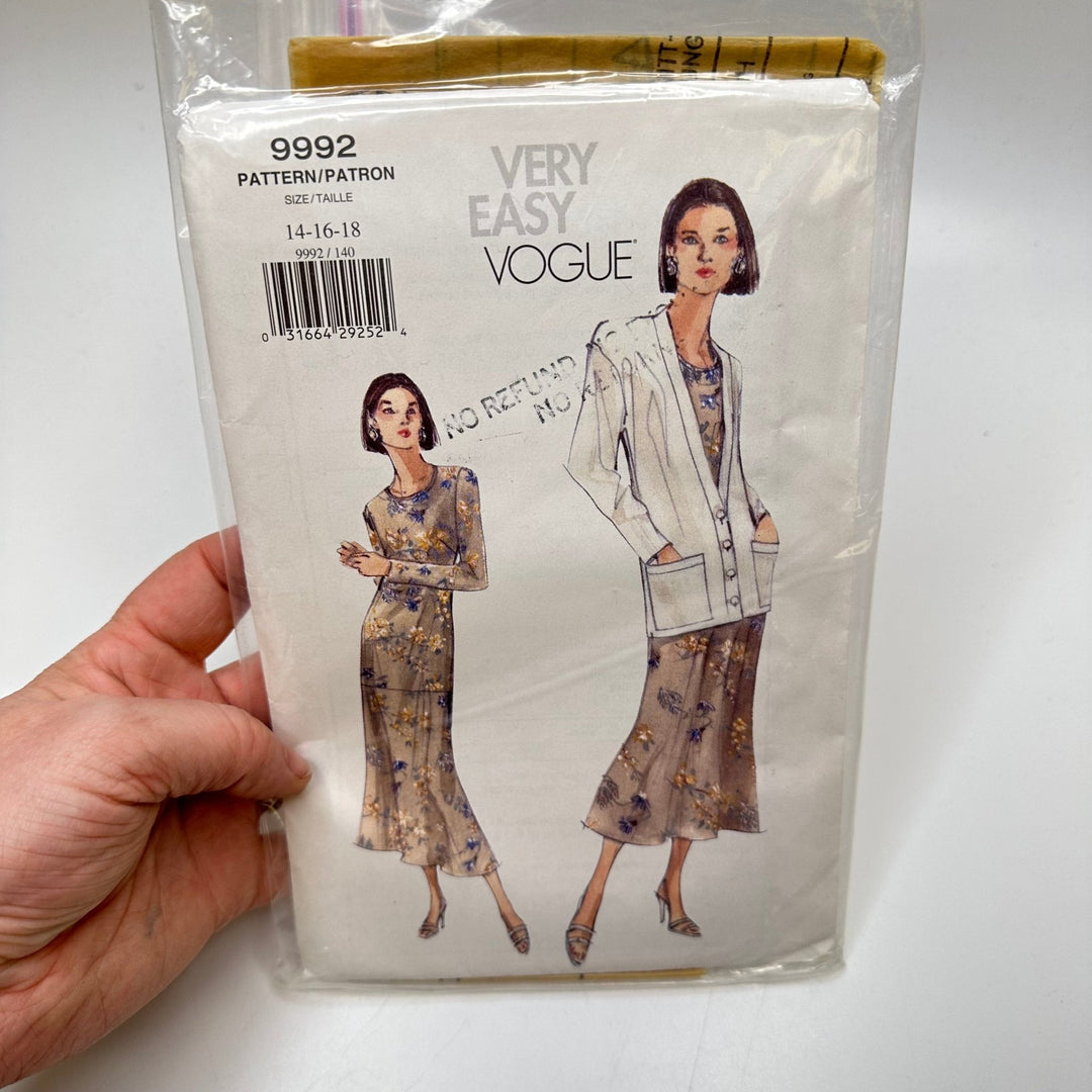 Sewing Pattern - Womenswear - Vogue 9992 - True Deadstock supplies Fabric by private - Sustainable Textile | FABCYCLE