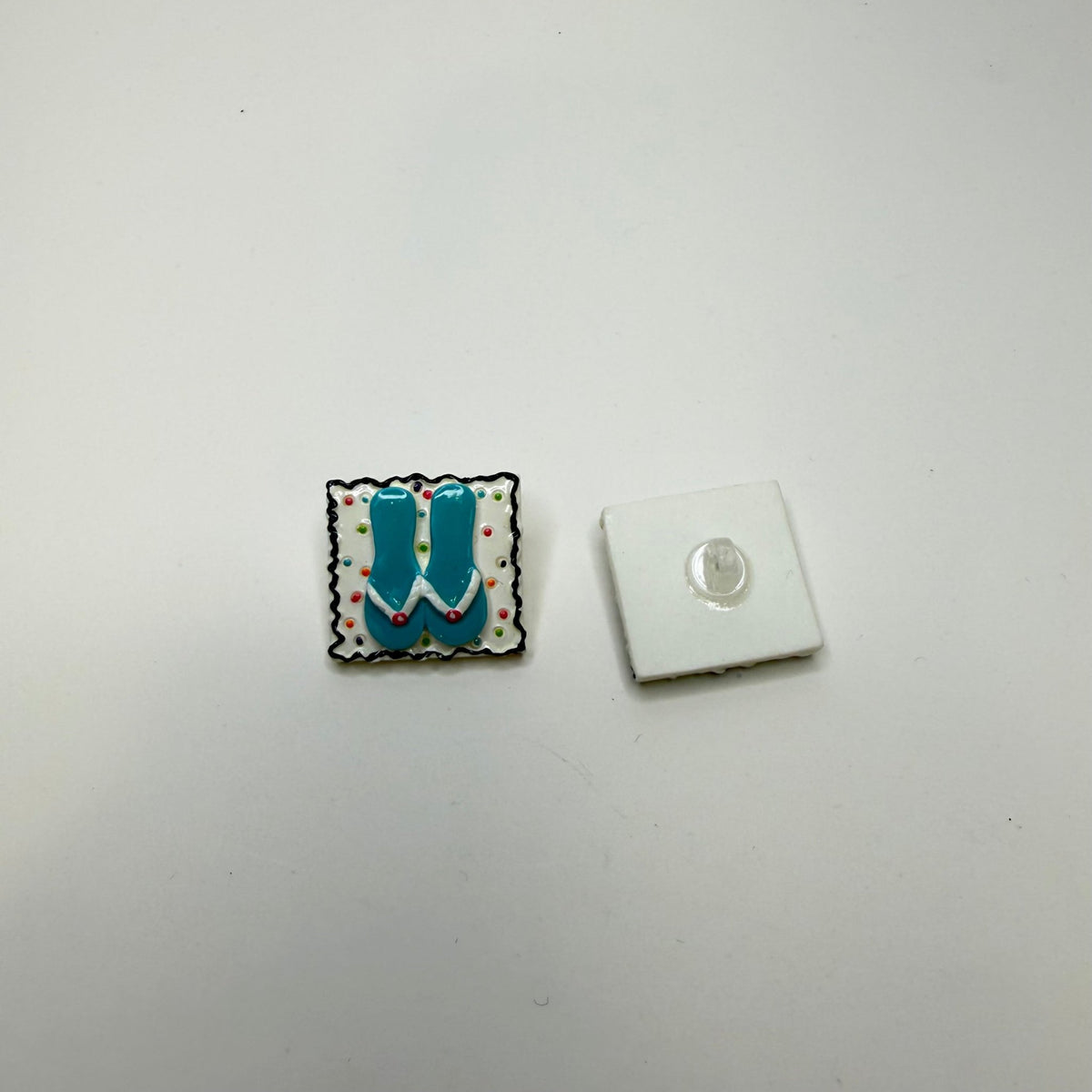 Shank Button - 25MM Plastic - White/Blue - True Deadstock supplies Fabric by private - Sustainable Textile | FABCYCLE