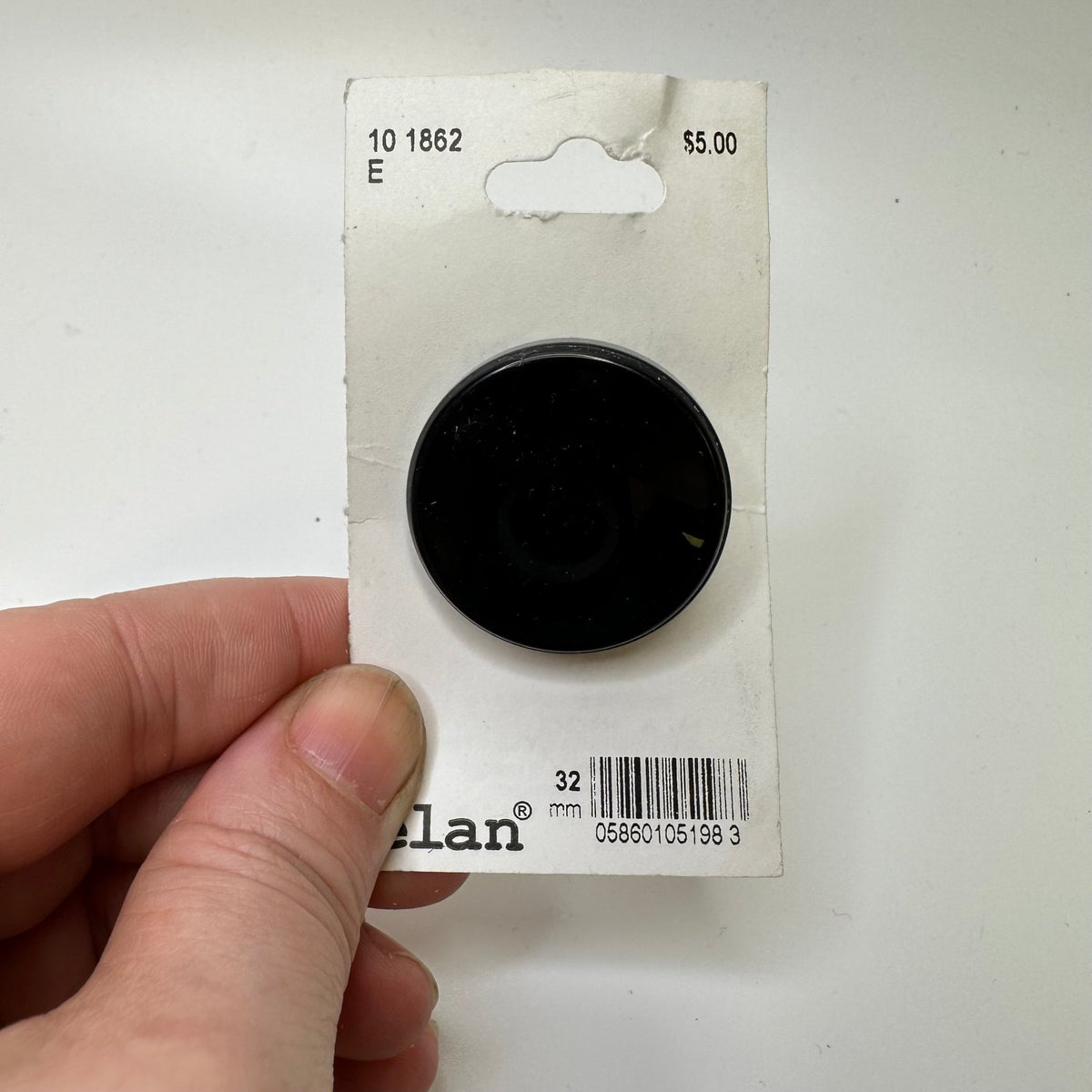 Shank Button - 32MM Plastic - Black - True Deadstock supplies Fabric by private - Sustainable Textile | FABCYCLE
