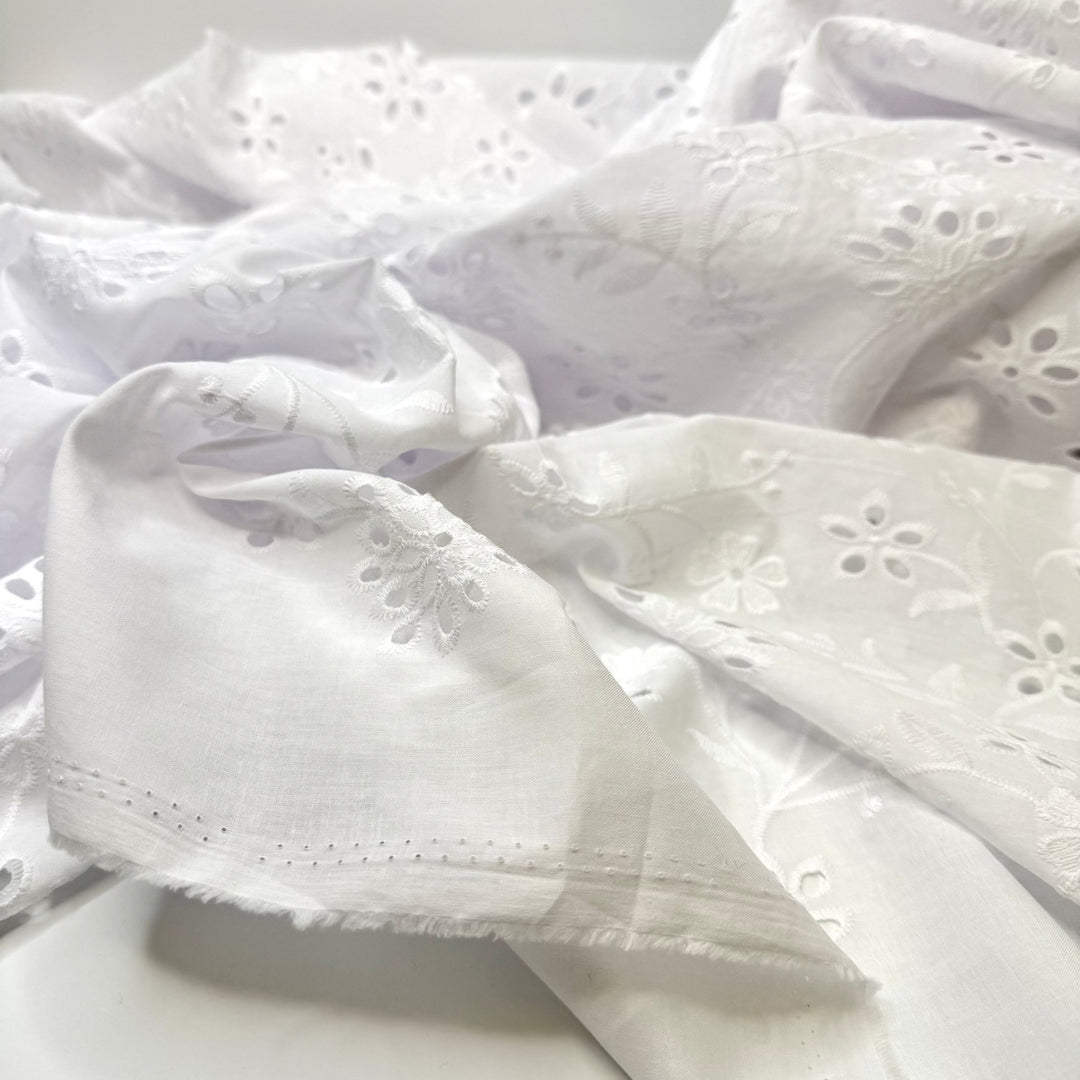 Start The Day Right - Islet Cotton Woven - White Floral - 2M Bundle - True Deadstock fabric Fabric by private - Sustainable Textile | FABCYCLE