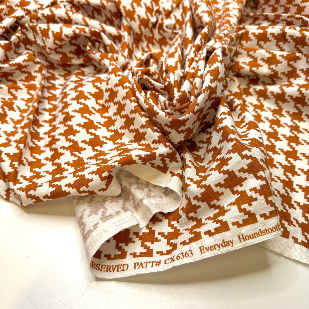 Transition Between Seasons - Cotton Woven - Light White/Brown Houndstooth - 1.6M Bundle - True Deadstock fabric Fabric by private - Sustainable Textile | FABCYCLE