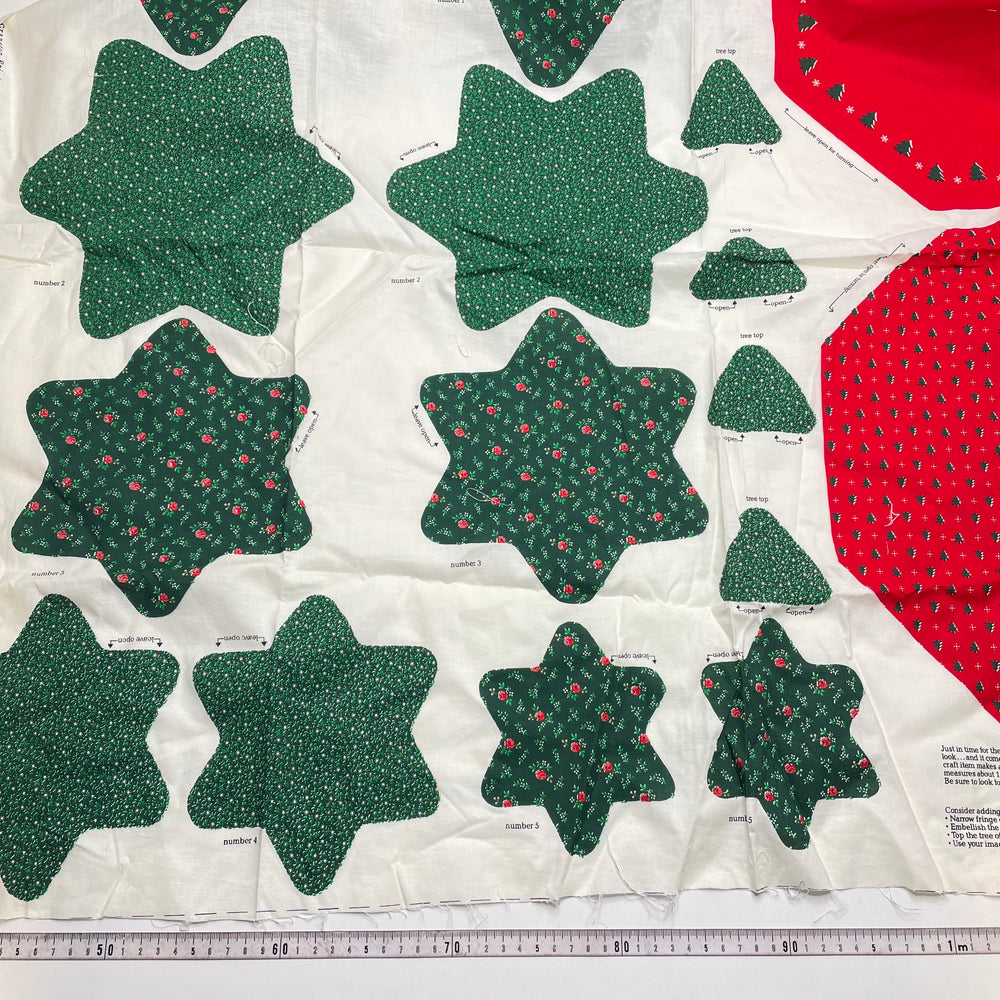 Christmas Tree Centrepiece Panel - Vintage Cotton Woven - Red Multi - 0.9M Bundle (6824981954673)