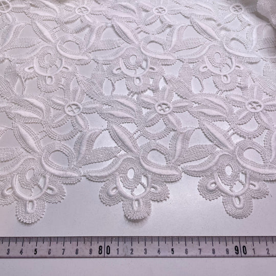 Daisy Chain - Lace Polyester Blend Knit - White Floral - 4.5M Bundle
