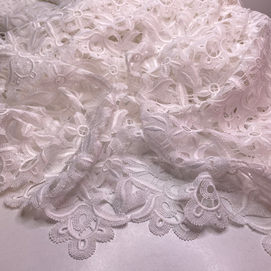Daisy Chain - Lace Polyester Blend Knit - White Floral - 4.5M Bundle