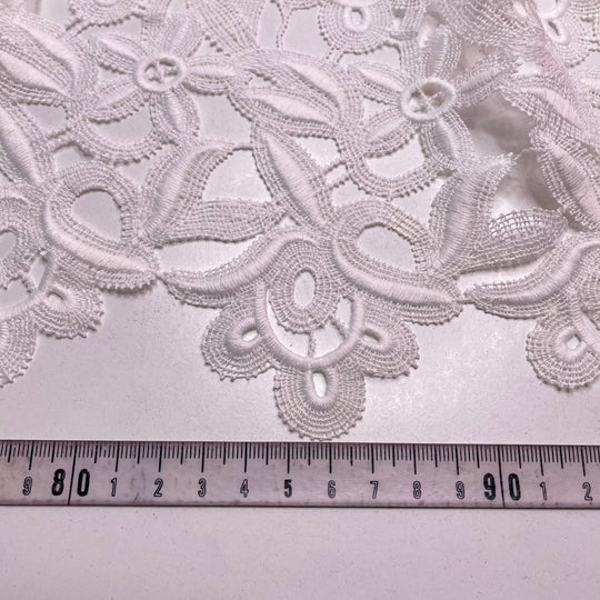 Daisy Chain - Lace Polyester Blend Knit - White Floral - 4.5M Bundle