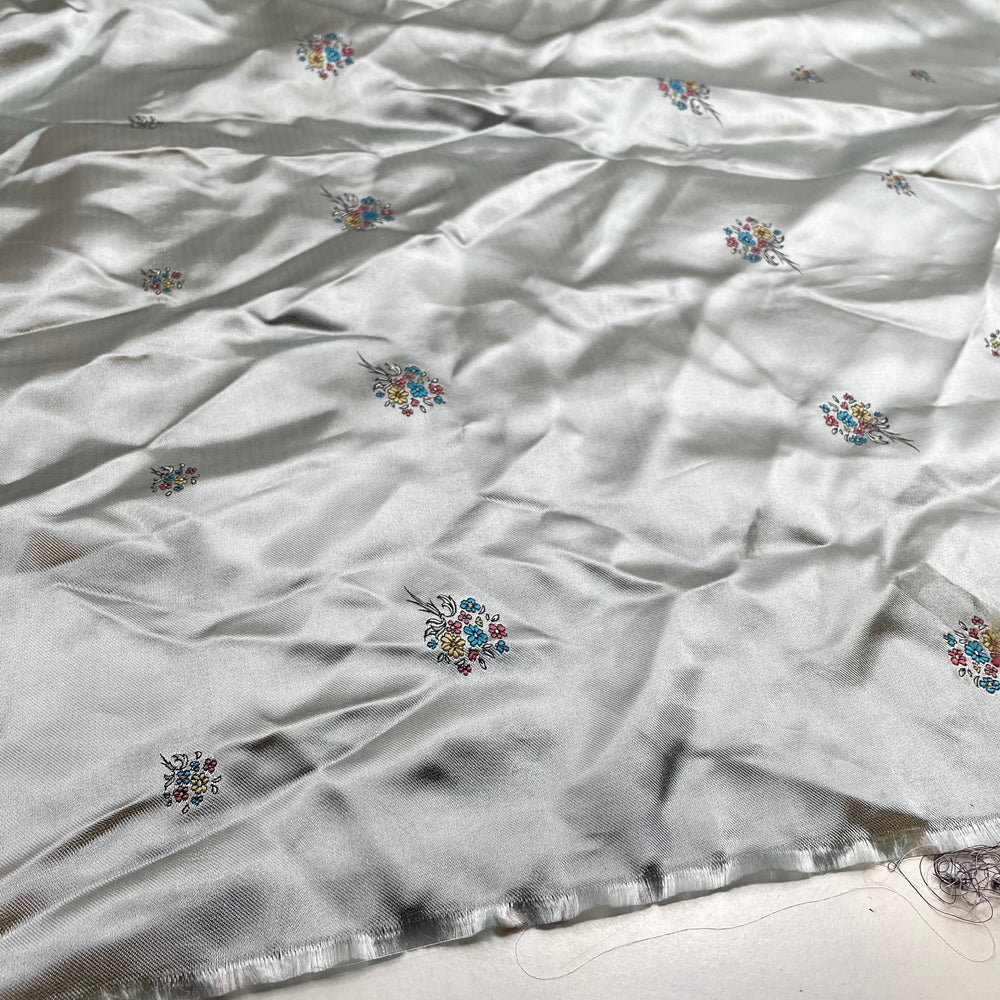 Eloquent Speech - Synthetic Woven - Silver Floral - 2.2M Bundle