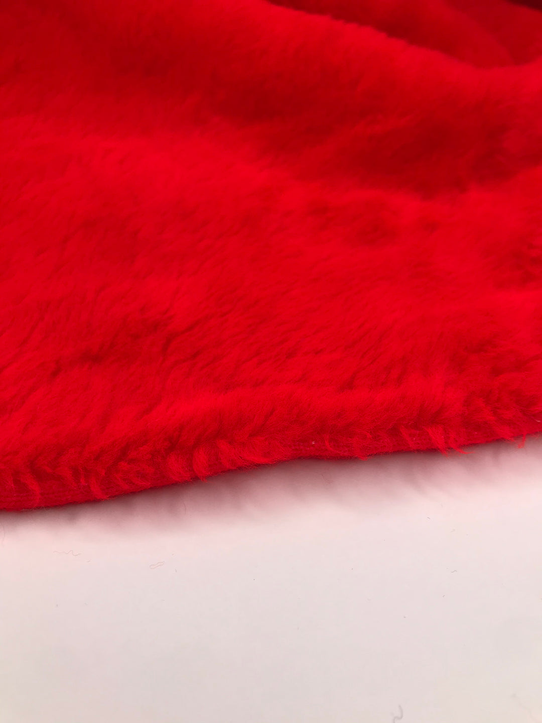 Elmo Says Hi - Short Hair Acrylic/Poly Woven - Red - 2M Bundle (6574664089713)