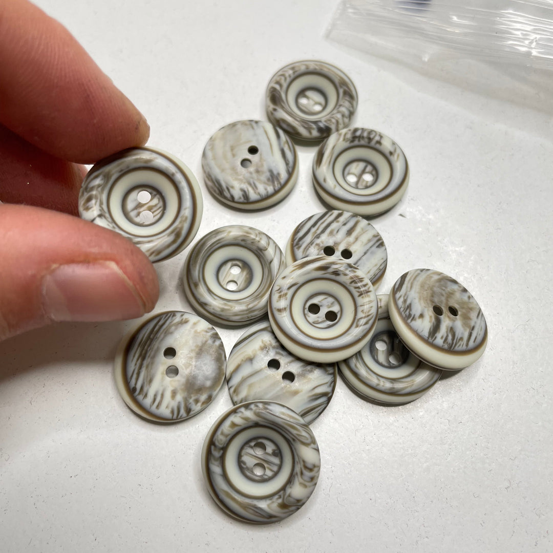 2 Hole Button - 18MM Plastic - Cream/Brown - 12 Pack (6809578537073)