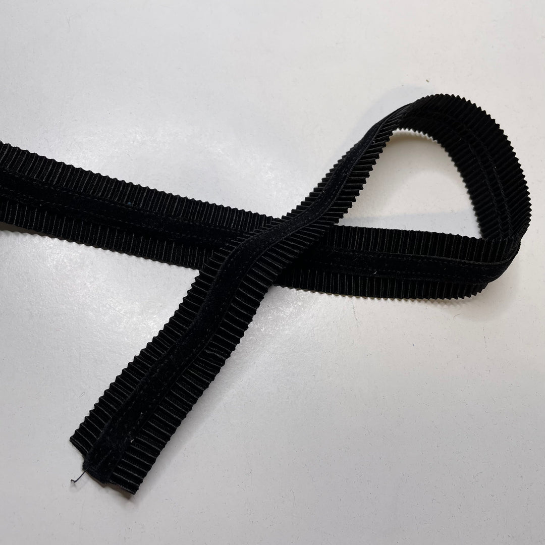 1" Plush Accordion Elastic - Black - 1M