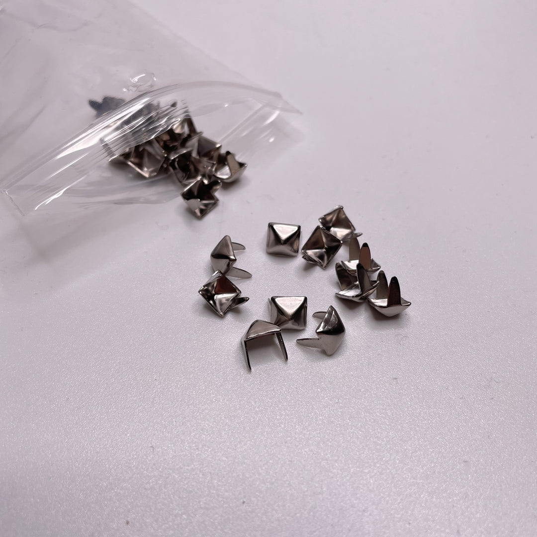 Studs Notions - Dark Silver - 25 Pack