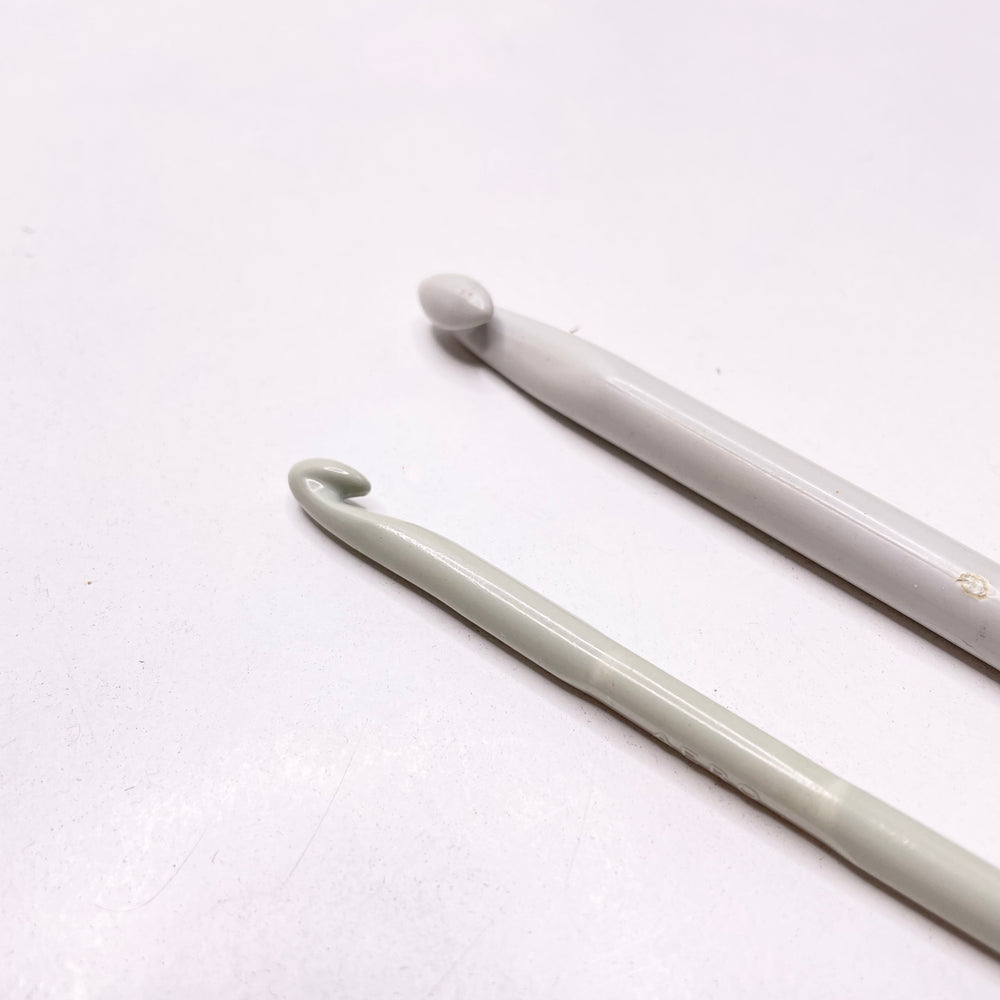 Plastic Crochet Hook Set Sewing Tool - Grey/Cream - Individual (6788397629553)