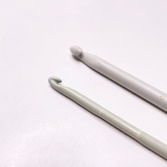 Plastic Crochet Hook Set Sewing Tool - Grey/Cream - Individual (6788397629553)