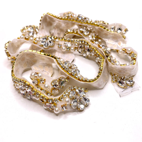 1" (25mm) Rhinestones Scalloped  Rhinestone And Pearls Trim - Gold/White - 1.3M Bundle (6773180301425)