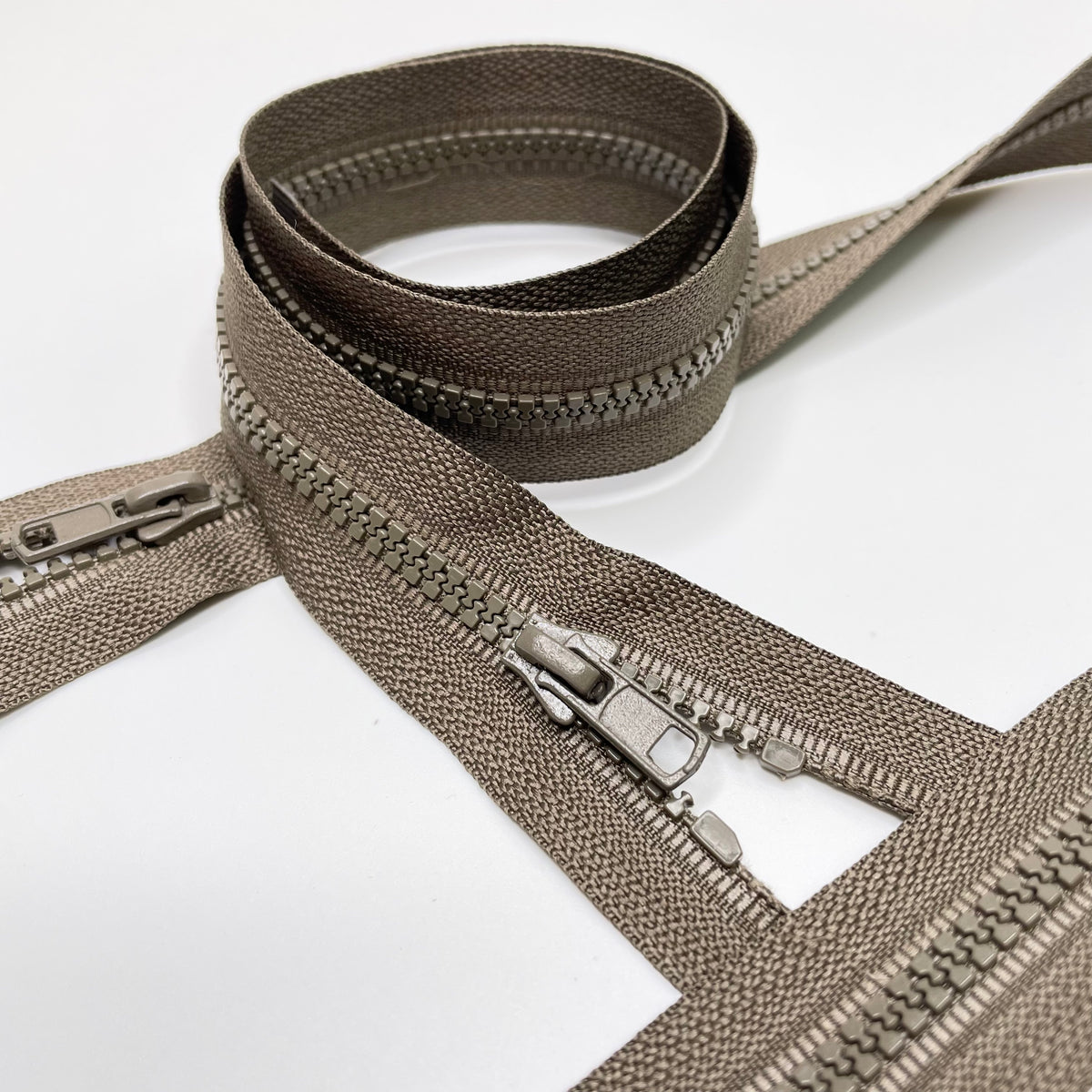 19.5" Molded Plastic Zipper - Separating - Olive Green (6753580449905)